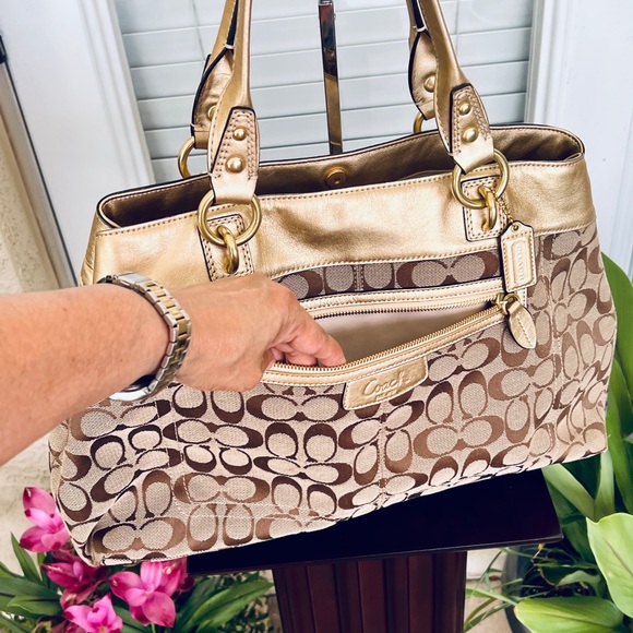 🔥HOST PICK🔥 Coach Signature Canvas Tan and Gold Satchel - Picture 5 of 9